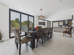 Oakwood House
