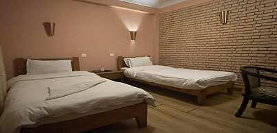 MeroStay 101 Hotel Valley View Inn