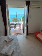 A1 Beachfront apt With big Terrace and sea View