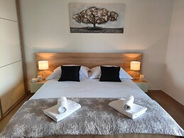 A1 Beachfront apt With big Terrace and sea View