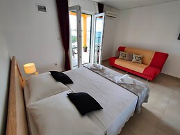 A1 Beachfront apt With big Terrace and sea View