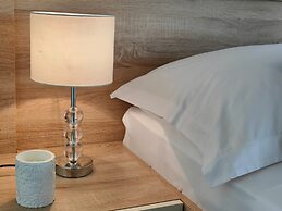 A1 Beachfront apt With big Terrace and sea View