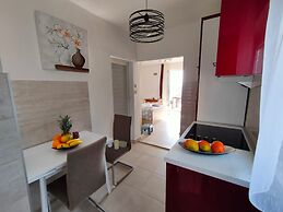 A1 Beachfront apt With big Terrace and sea View