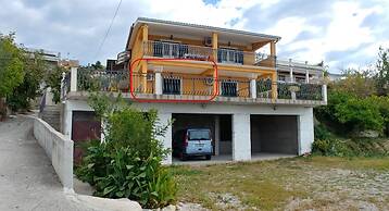 A1 Beachfront apt With big Terrace and sea View