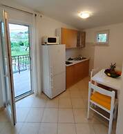 A5 Beachfront apt With a Balcony and sea View