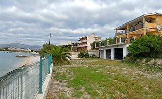 A5 Beachfront apt With a Balcony and sea View