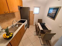 A3 Beachfront apt With big Terrace and sea View