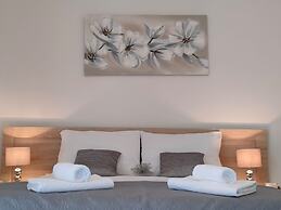 A3 Beachfront apt With big Terrace and sea View