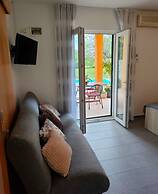 A3 Beachfront apt With big Terrace and sea View