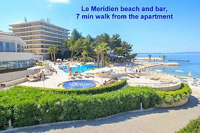 A3 Beachfront apt With big Terrace and sea View