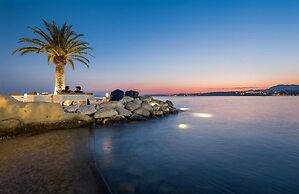 A6 Beachfront apt With big Terrace and sea View