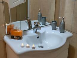 A6 Beachfront apt With big Terrace and sea View