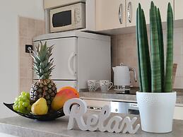 A6 Beachfront apt With big Terrace and sea View