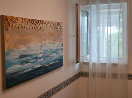 A4 Beachfront apt With big Terrace and sea View