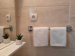 A4 Beachfront apt With big Terrace and sea View