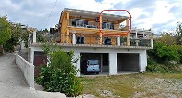 A4 Beachfront apt With big Terrace and sea View