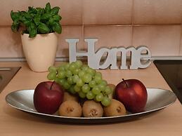 A4 Beachfront apt With big Terrace and sea View