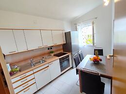 A4 Beachfront apt With big Terrace and sea View