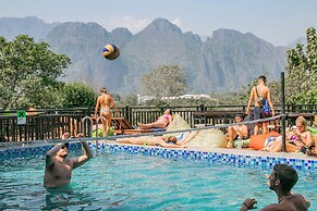 Mad Monkey  Vang Vieng
