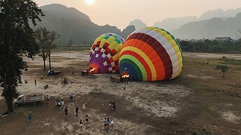 Mad Monkey  Vang Vieng