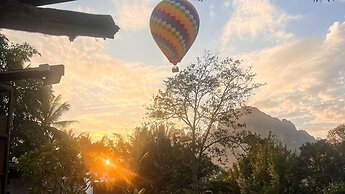 Mad Monkey  Vang Vieng