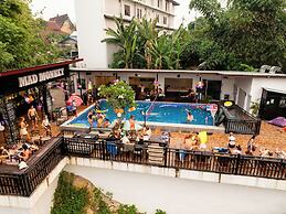 Mad Monkey  Vang Vieng