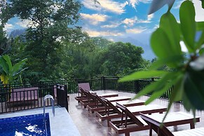 Mad Monkey  Vang Vieng