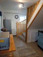 2 Bedrooms/sleeps 4/free Wifi/parking/outdoor Area