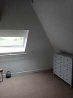 2 Bedrooms/sleeps 4/free Wifi/parking/outdoor Area