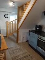 2 Bedrooms/sleeps 4/free Wifi/parking/outdoor Area