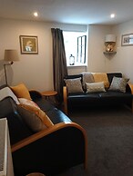 2 Bedrooms/sleeps 4/free Wifi/parking/outdoor Area