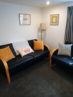 2 Bedrooms/sleeps 4/free Wifi/parking/outdoor Area