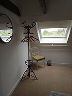 2 Bedrooms/sleeps 4/free Wifi/parking/outdoor Area