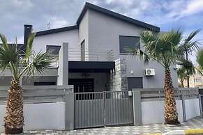 4 Bedroom Private Villa, Pool, Kyrenia Town