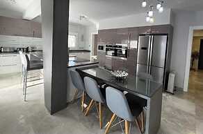 4 Bedroom Private Villa, Pool, Kyrenia Town