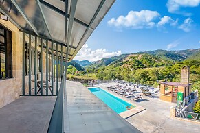 Solo Grand Boshuri Hotel