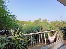 Hotel Triton Residency