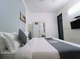 Hotel Triton Residency