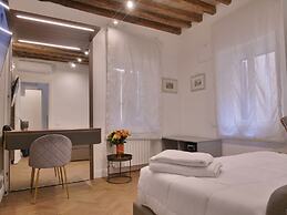 HELMIRAGE SUITE VIA DEL CORSO