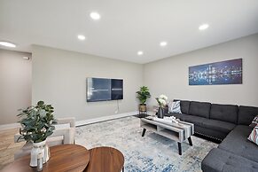 Charming Contemporary Family Home 3 Bedroom Home by RedAwning