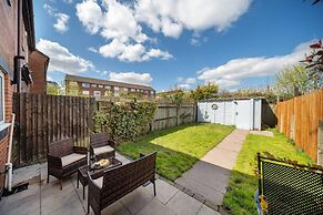 Spacious 3 bed House Garden Parking Wifi Smart tv