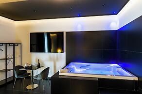 MAXIMUM HUB SUITE&SPA