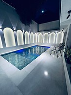 Luxury Home In Las Lomas