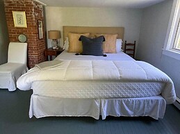 Deer Isle Farmhouse - New!