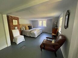 Deer Isle Farmhouse - New!