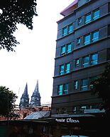 Central Palace Hotel