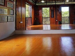 OYO HOME 90800 Rumah Pangi Homestay