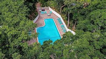 5d Amelia Landings 2 Bedroom Condo by RedAwning