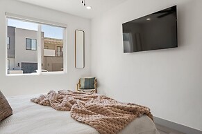 Lagoon Vibes 4 Bedroom Townhouse