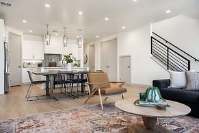 Lagoon Vibes 4 Bedroom Townhouse